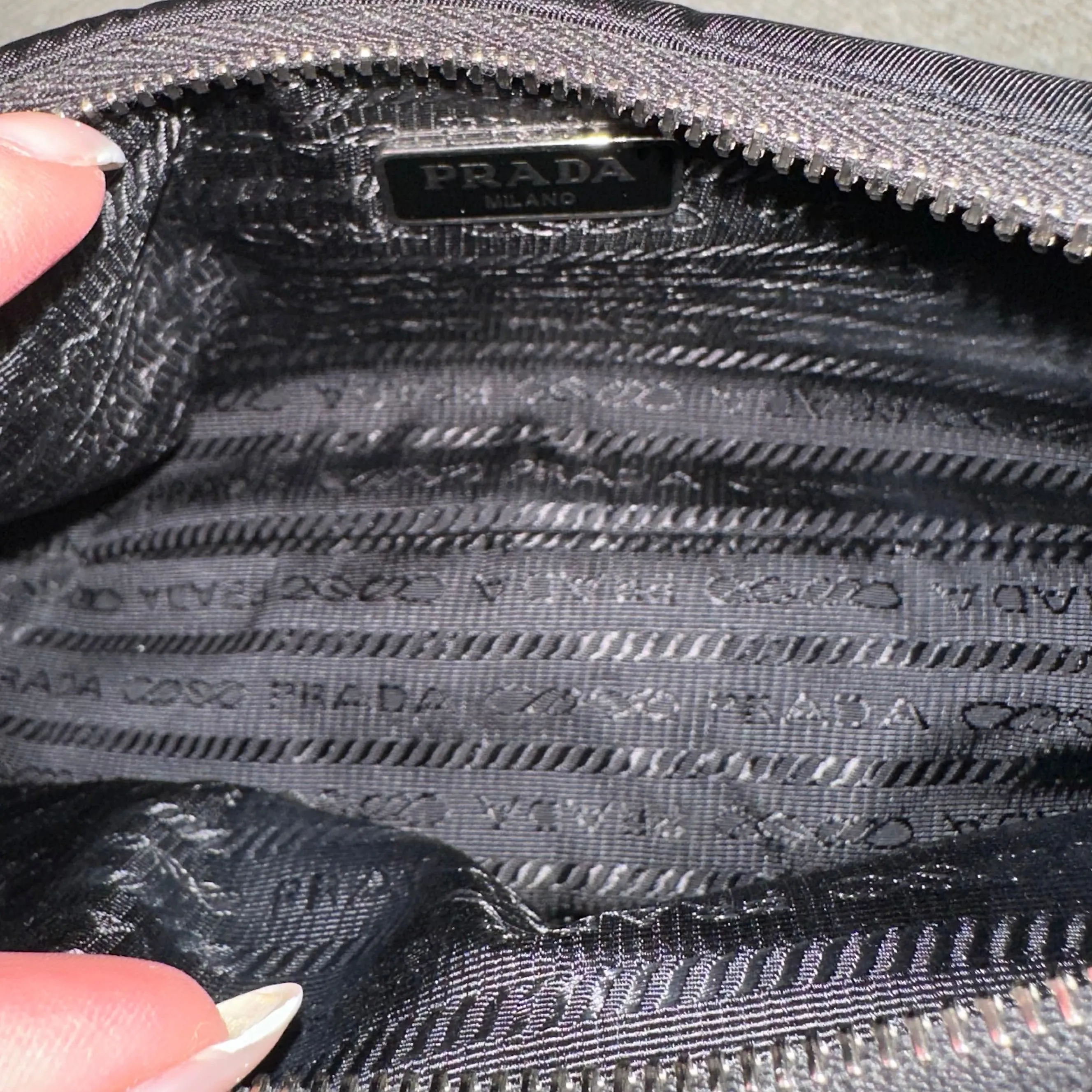 Prada Re-Edition 2005 Shoulder Bag Black