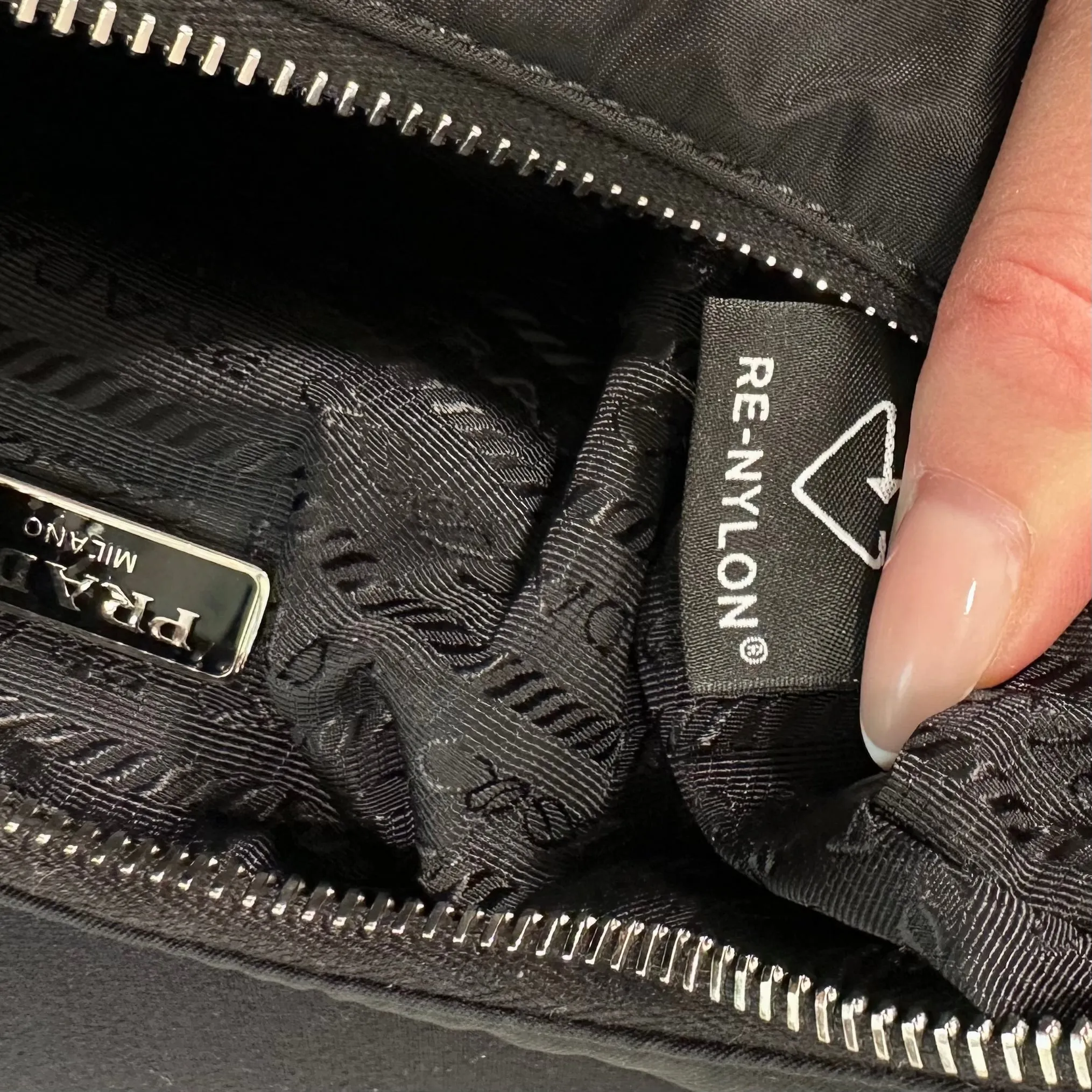 Prada Re-Edition 2005 Shoulder Bag Black
