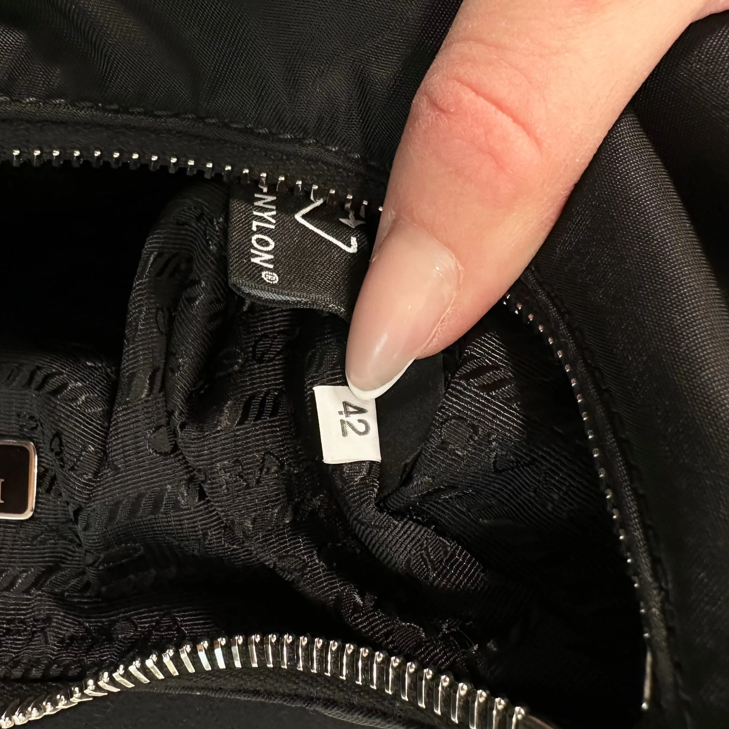 Prada Re-Edition 2005 Shoulder Bag Black