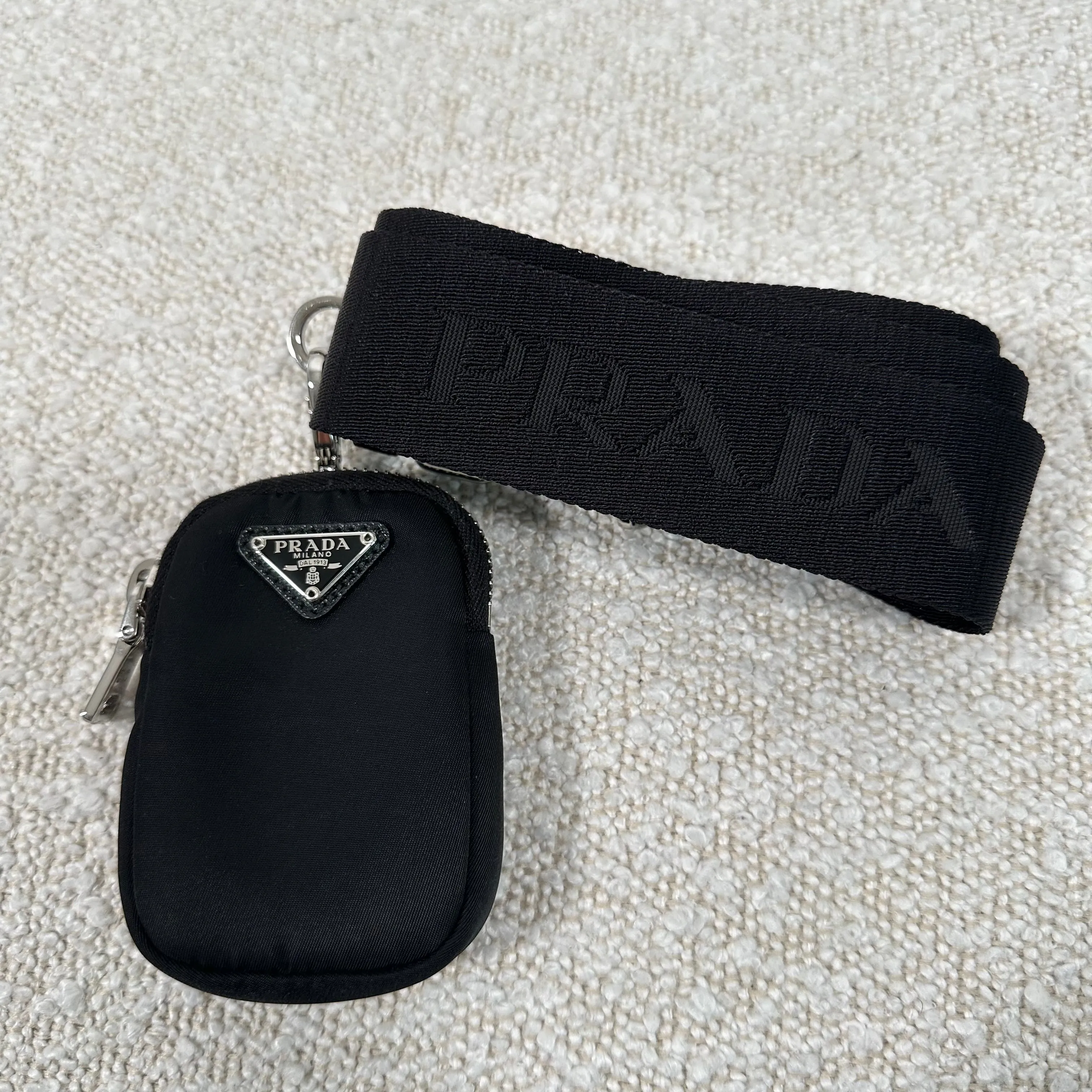 Prada Re-Edition 2005 Shoulder Bag Black