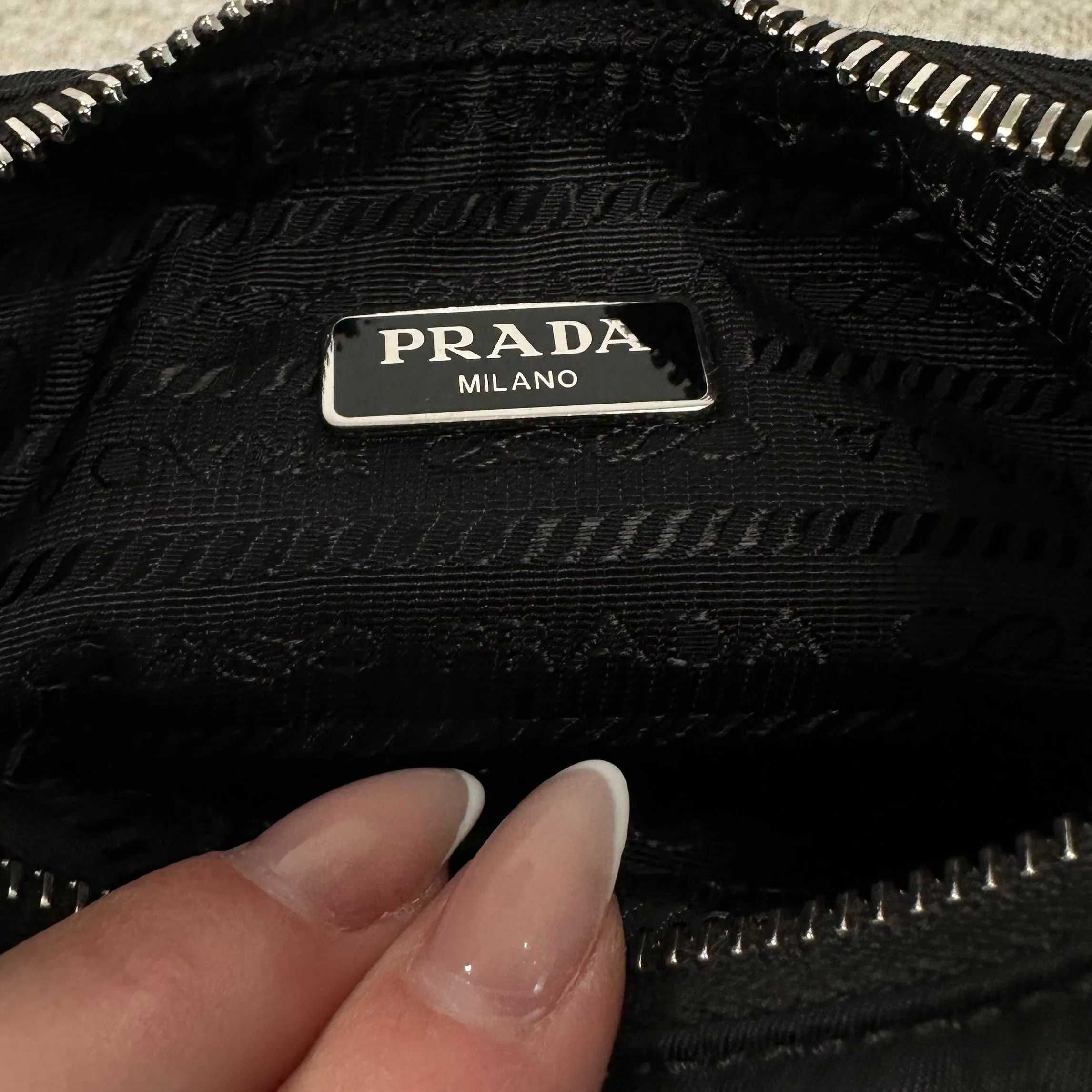 Prada Re-Edition 2005 Shoulder Bag Black
